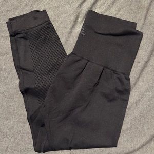 Never worn black leggings.